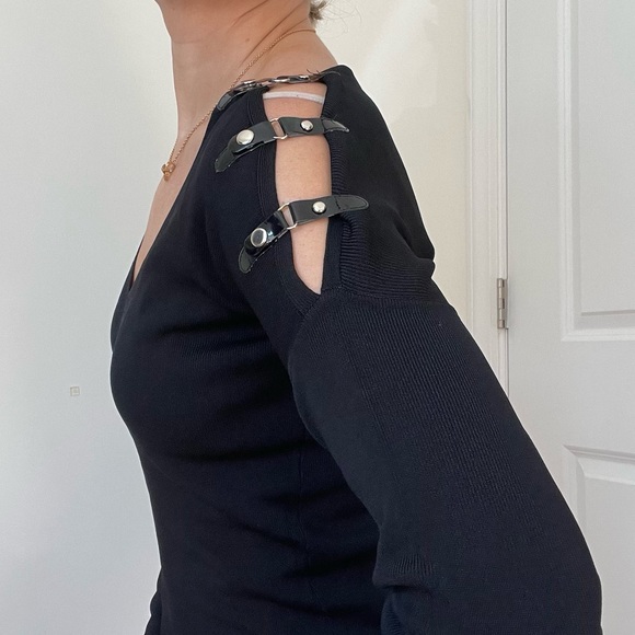 AVALIN V-Neck Knit Top with Shoulder Buckle Details - Picture 4 of 9